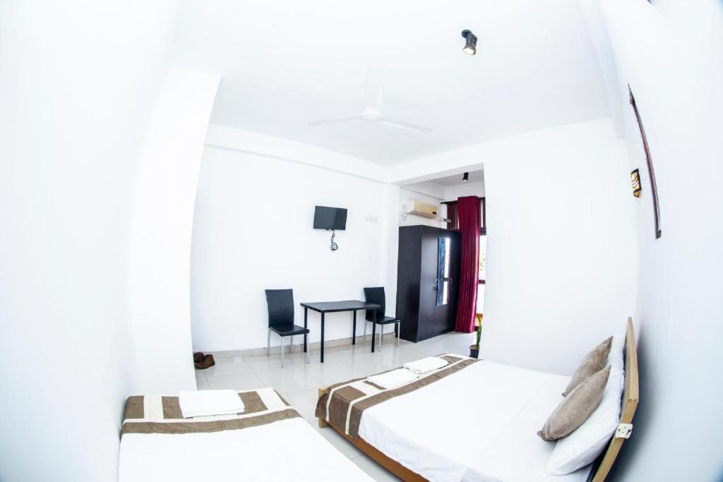Hotel Blue Bird Negombo Ngoại thất bức ảnh
