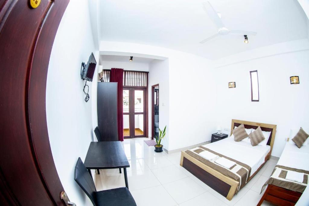 Hotel Blue Bird Negombo Ngoại thất bức ảnh