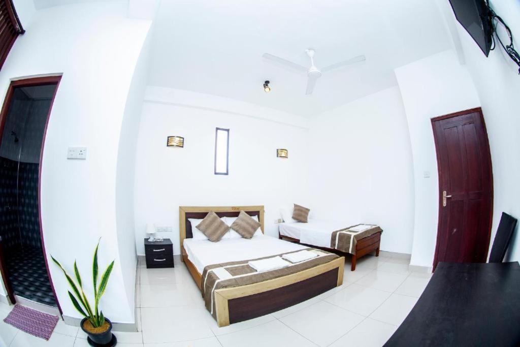 Hotel Blue Bird Negombo Ngoại thất bức ảnh