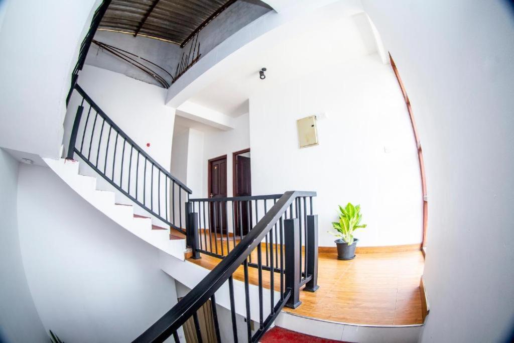 Hotel Blue Bird Negombo Ngoại thất bức ảnh