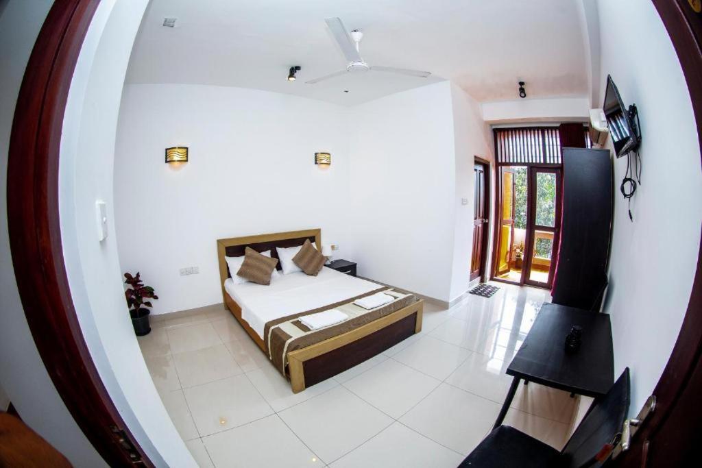 Hotel Blue Bird Negombo Ngoại thất bức ảnh