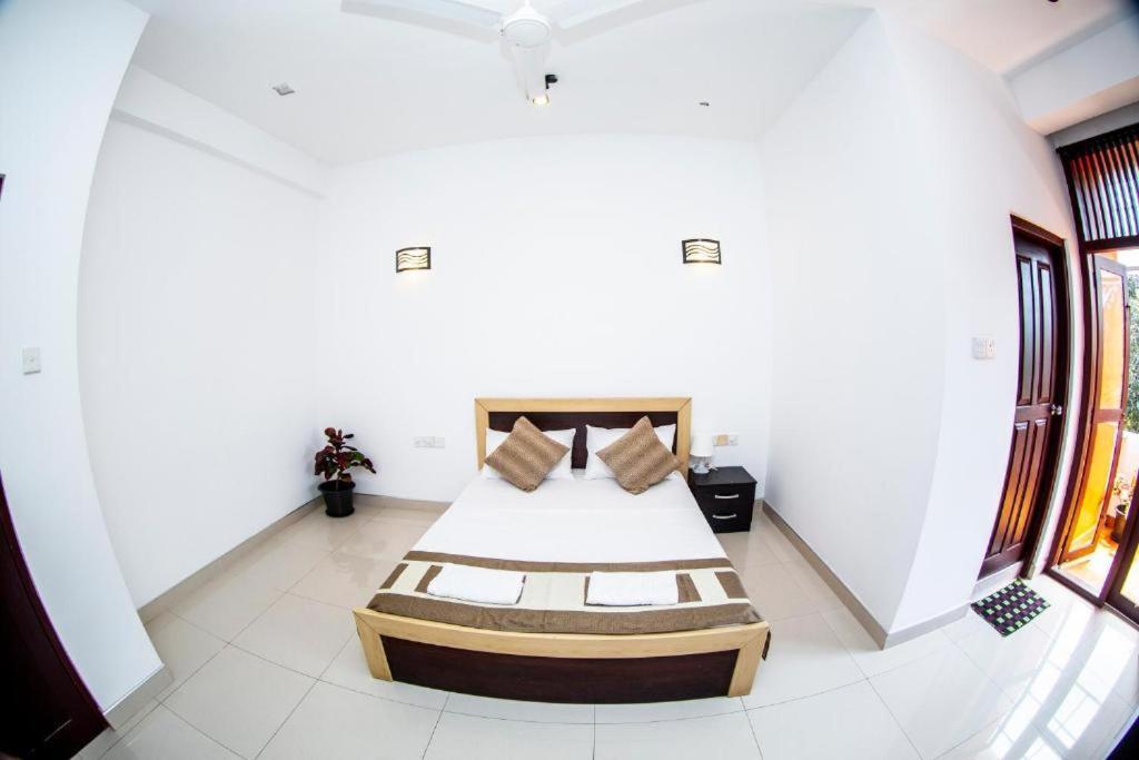 Hotel Blue Bird Negombo Ngoại thất bức ảnh