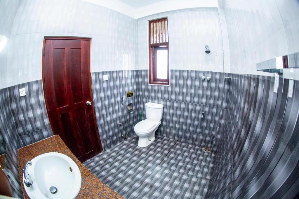 Hotel Blue Bird Negombo Ngoại thất bức ảnh