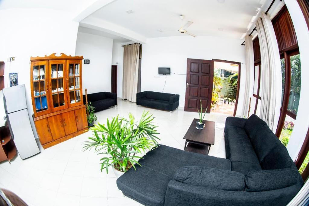 Hotel Blue Bird Negombo Ngoại thất bức ảnh