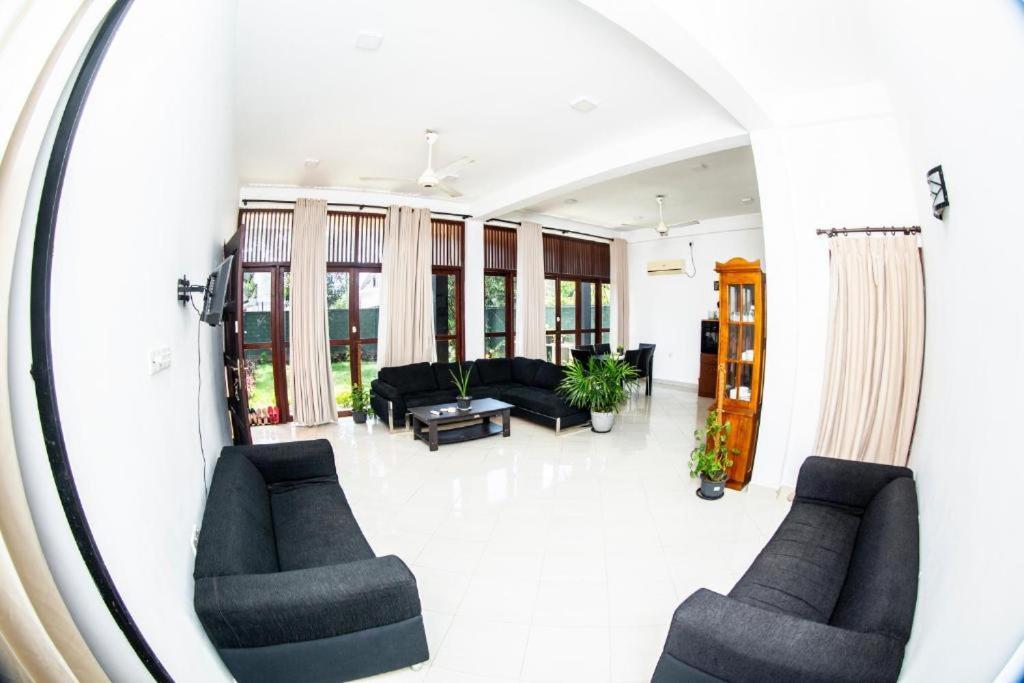 Hotel Blue Bird Negombo Ngoại thất bức ảnh