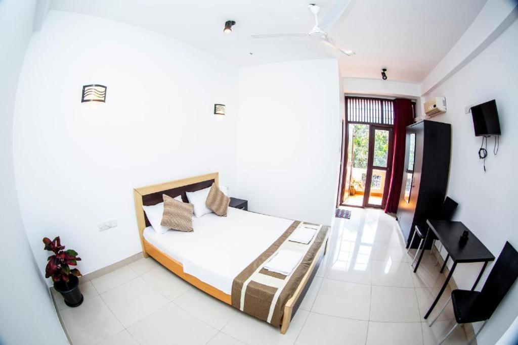 Hotel Blue Bird Negombo Ngoại thất bức ảnh