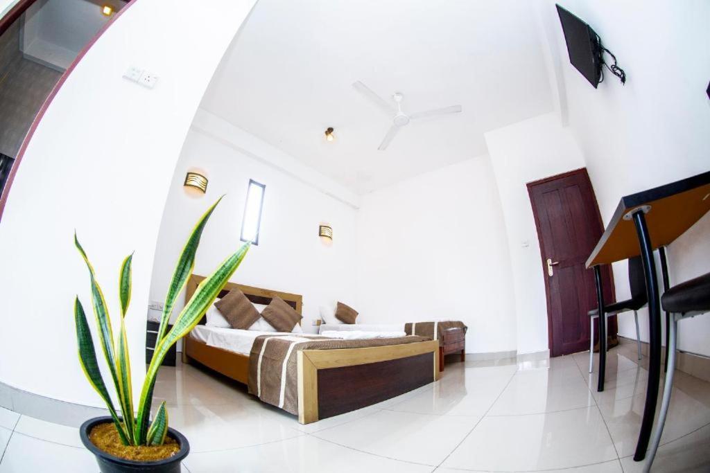 Hotel Blue Bird Negombo Ngoại thất bức ảnh