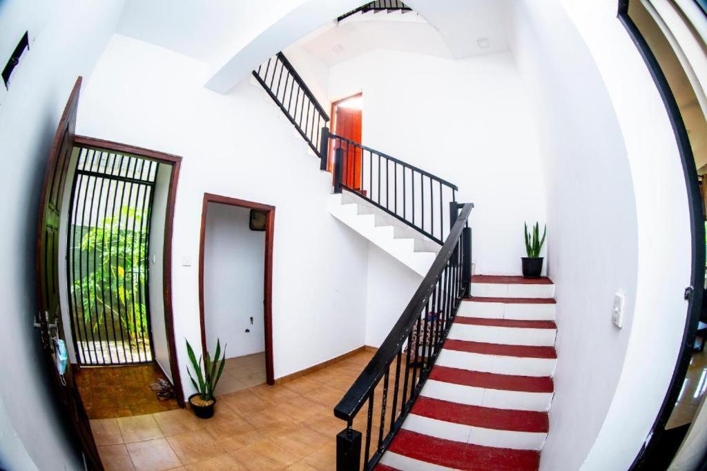 Hotel Blue Bird Negombo Ngoại thất bức ảnh