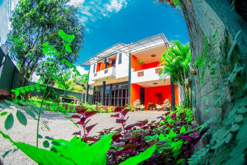 Hotel Blue Bird Negombo Ngoại thất bức ảnh