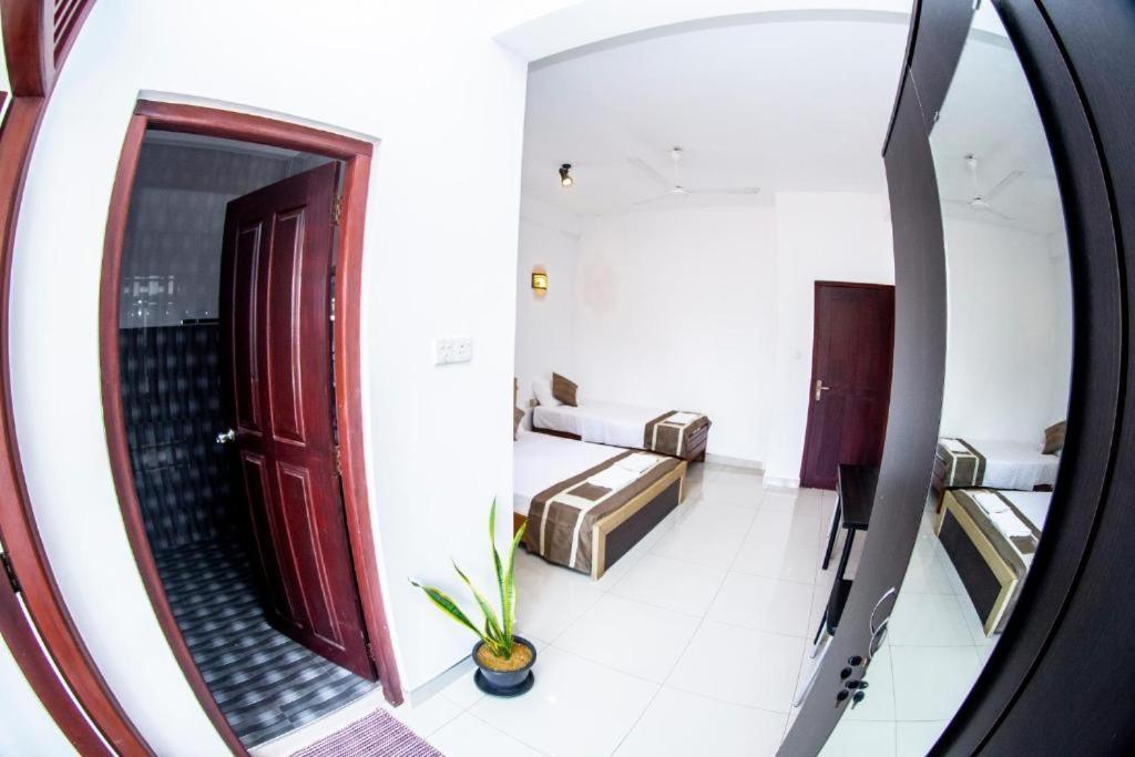 Hotel Blue Bird Negombo Ngoại thất bức ảnh