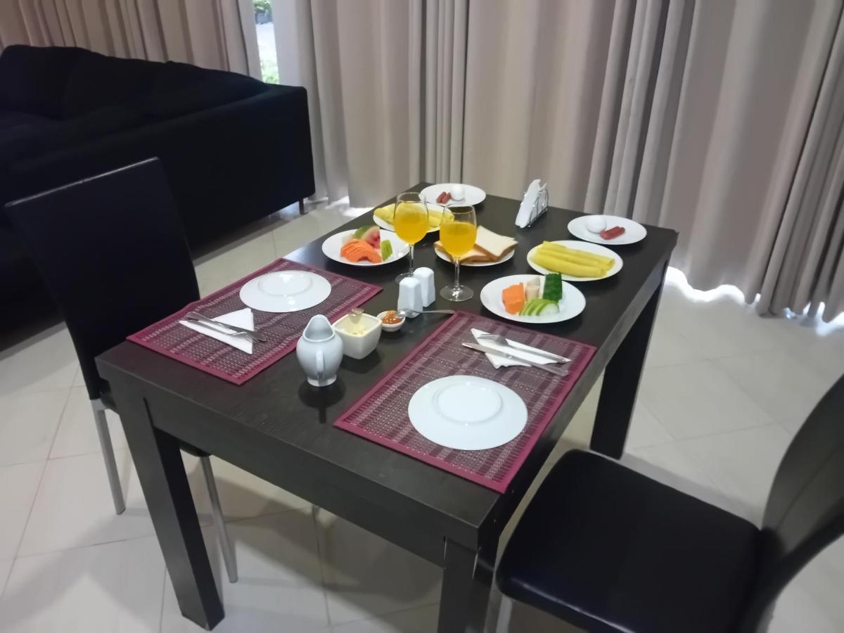 Hotel Blue Bird Negombo Ngoại thất bức ảnh
