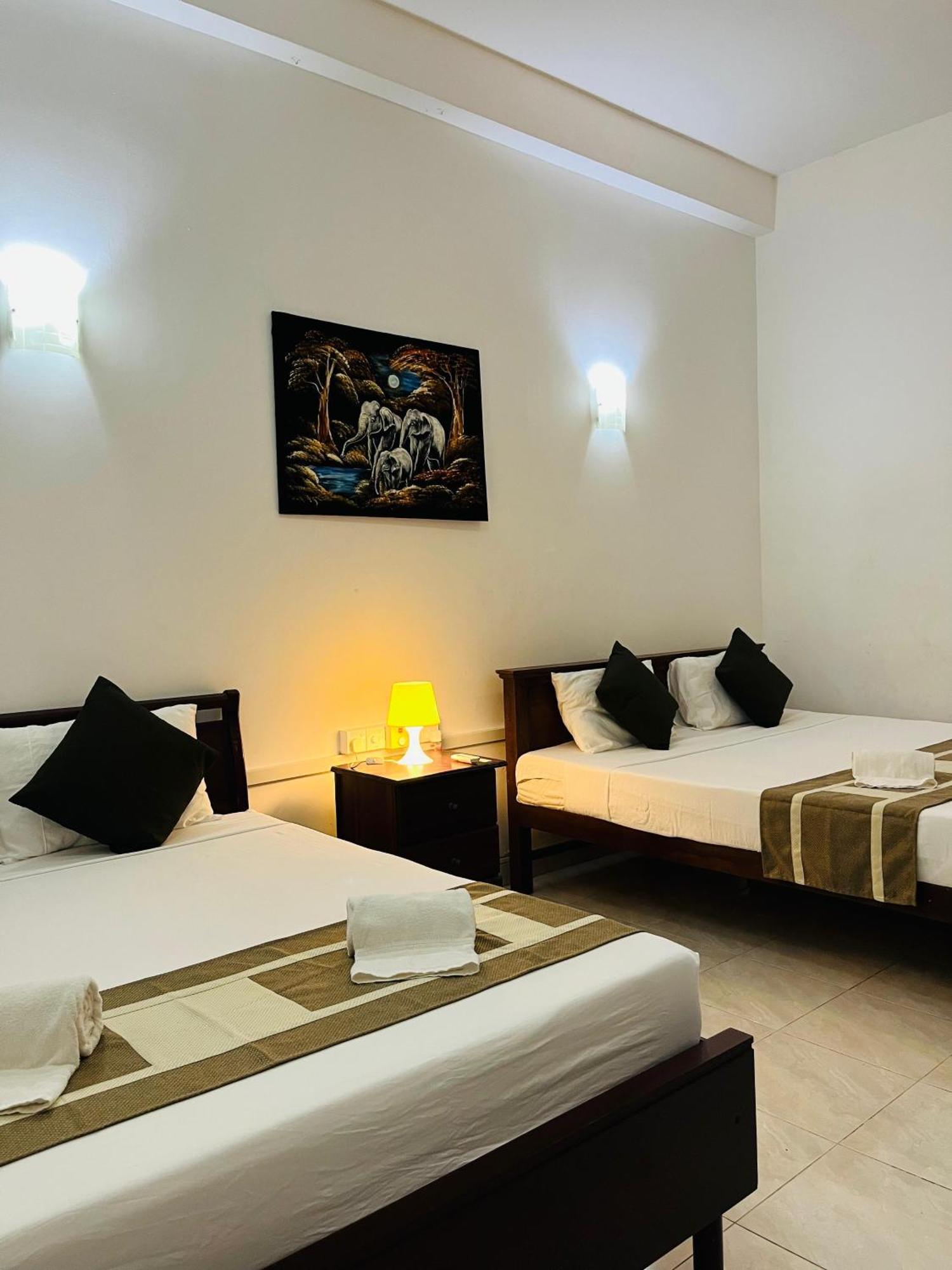 Hotel Blue Bird Negombo Ngoại thất bức ảnh