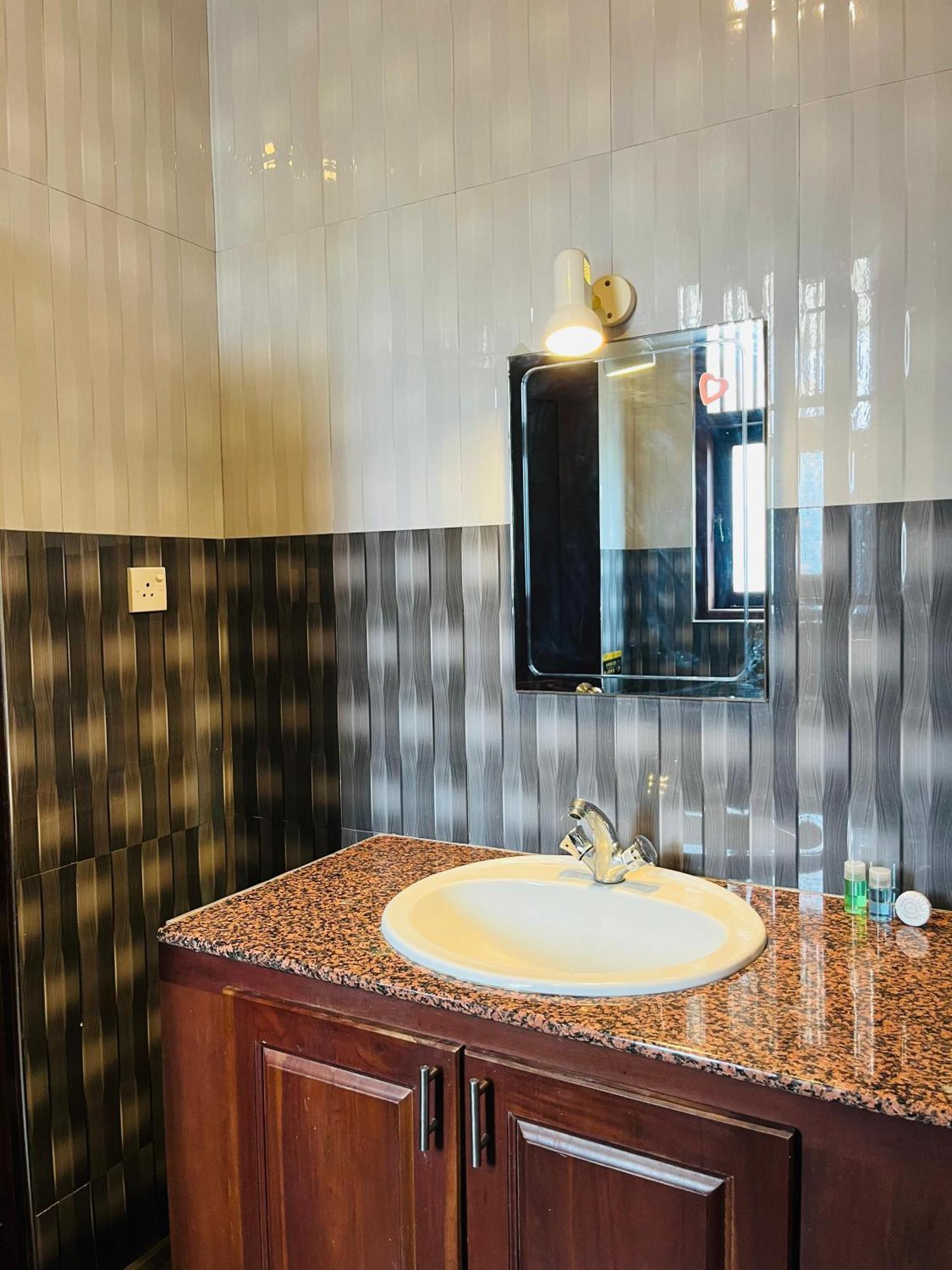 Hotel Blue Bird Negombo Ngoại thất bức ảnh