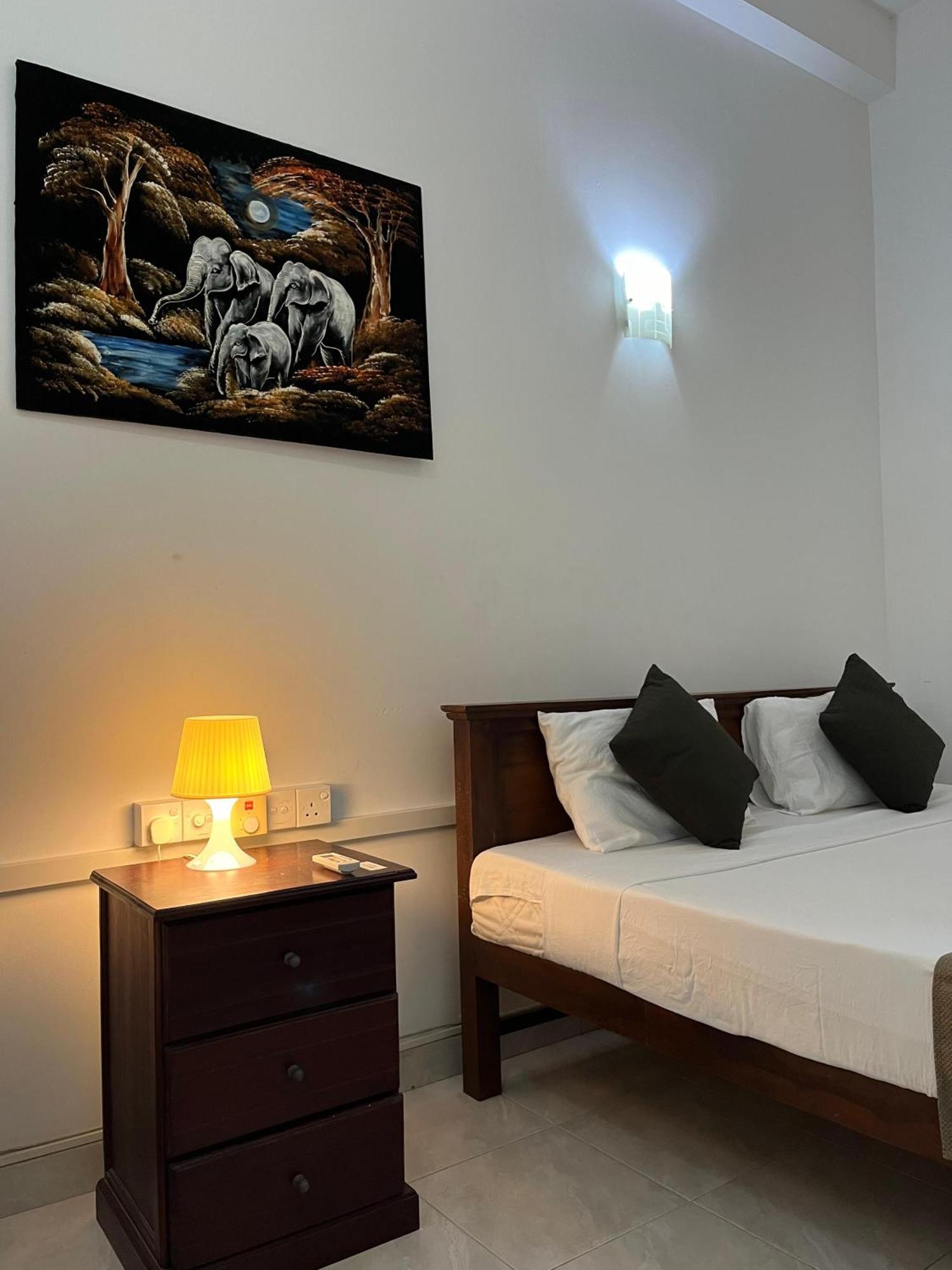 Hotel Blue Bird Negombo Ngoại thất bức ảnh