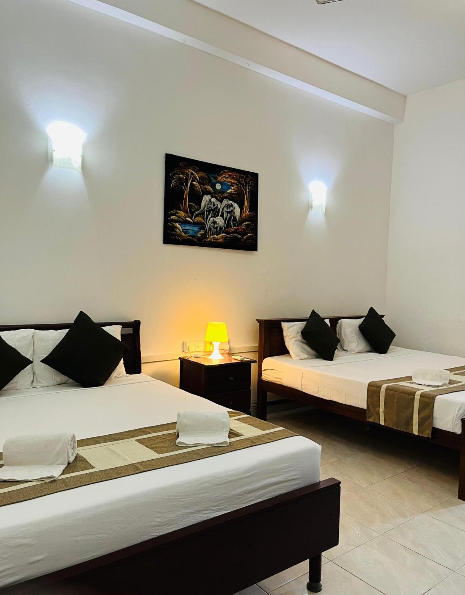 Hotel Blue Bird Negombo Ngoại thất bức ảnh