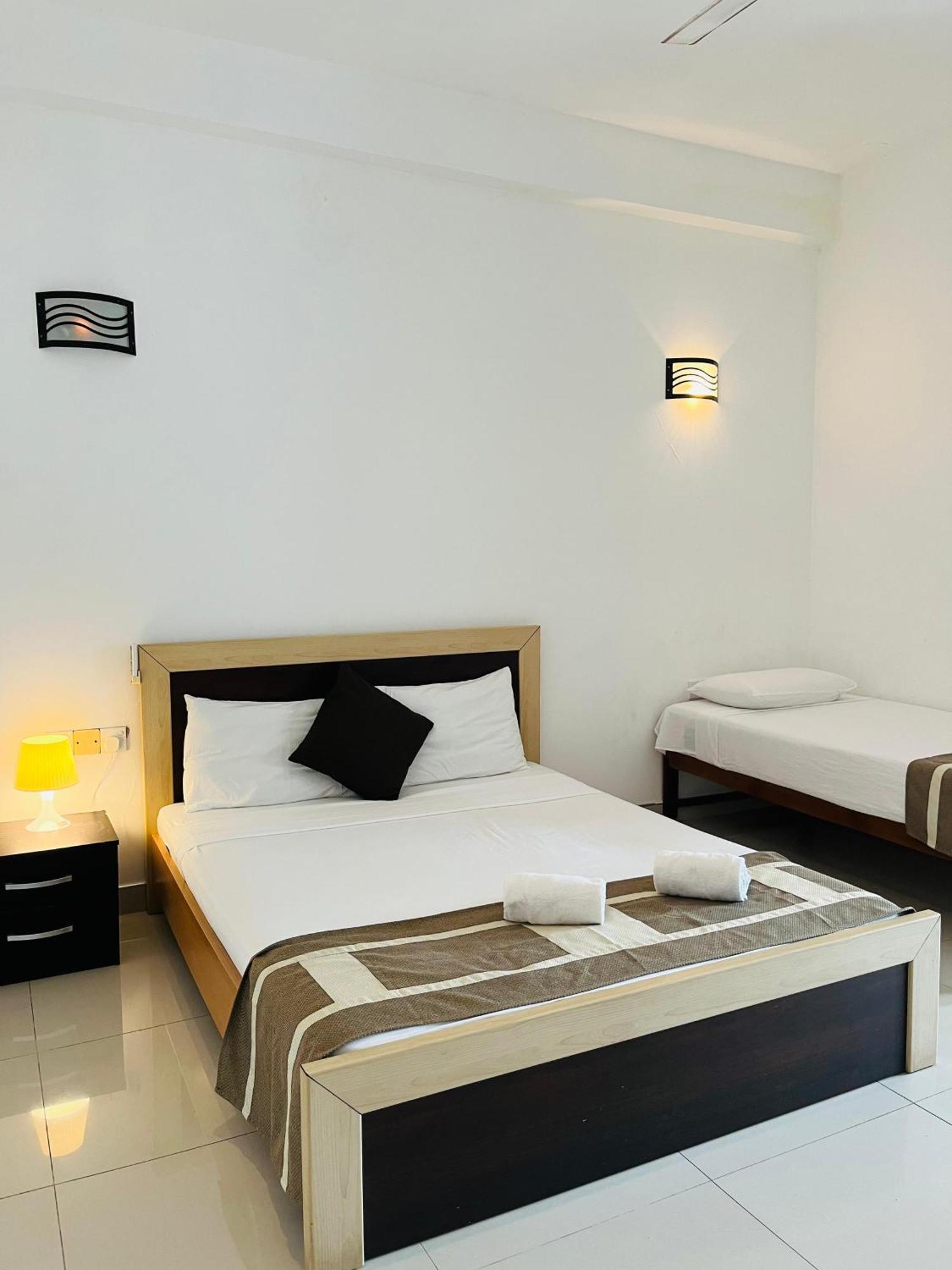Hotel Blue Bird Negombo Ngoại thất bức ảnh