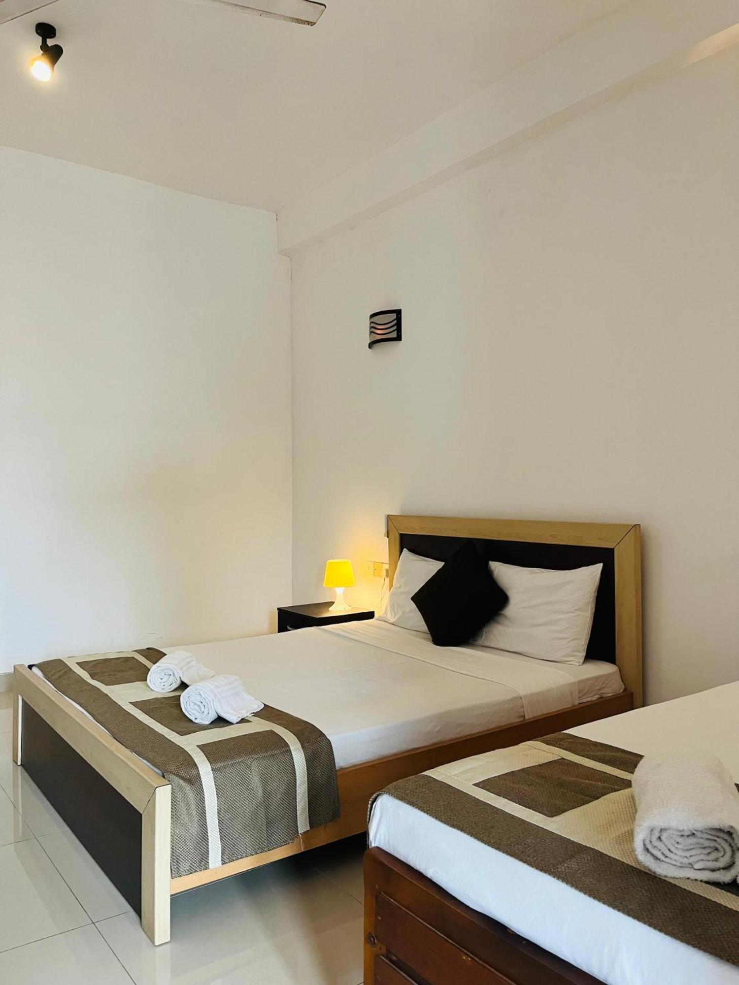 Hotel Blue Bird Negombo Ngoại thất bức ảnh